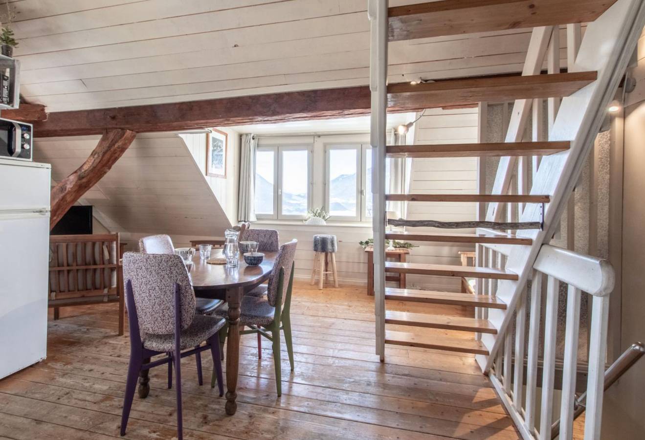 Appartement entier, Appartement "Le Soli" avec vue sur les montagnes, terrasse partagée et Wi-Fi in Saint Ferréol, Région d'Annecy