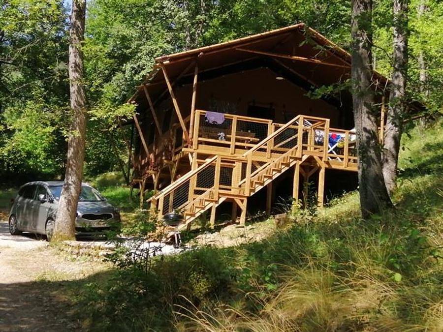 Camping Domaine de La Serre - Wohnzelt auz holz 6 personen - Zelt Lodge Luxe Xl Luxe Safari 61m² 3 Zimmer - Überdachte Terrasse in Aigues-Vives (Ariège), Ariège