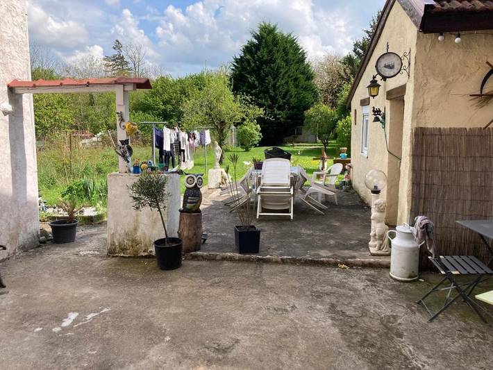 Gîte pour 3 personnes, avec Terrasse ainsi que Jardin et Vue à La Celle-sous-Gouzon - 3