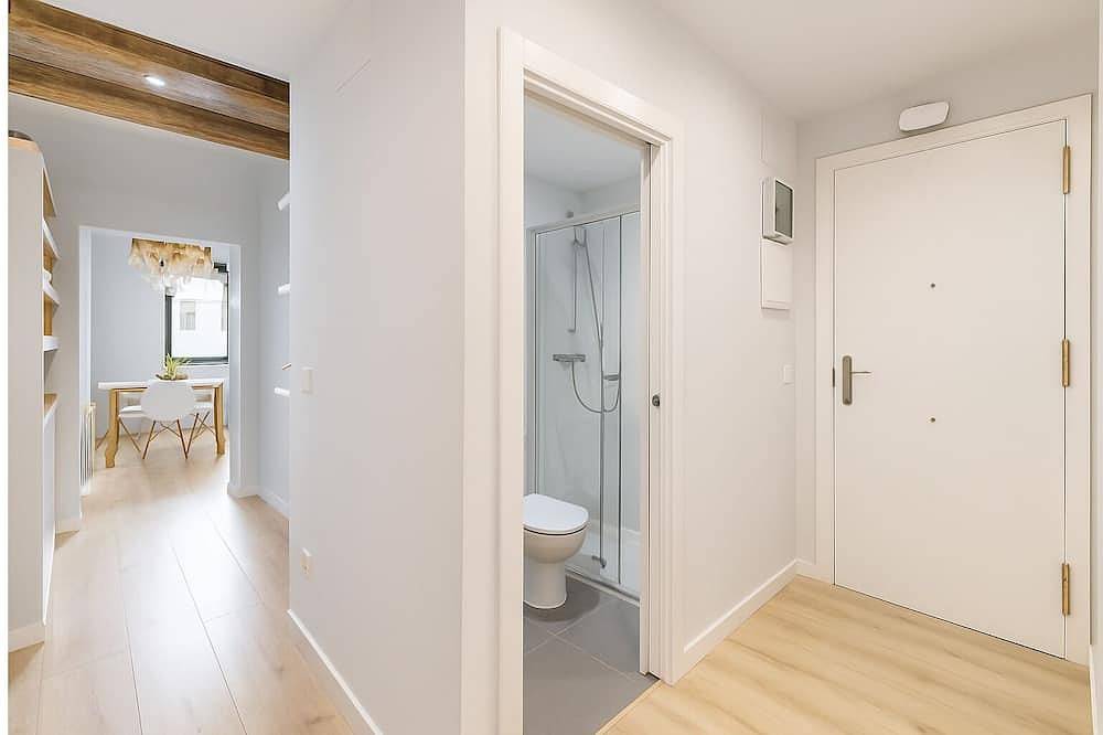 Apartamento entero, Authentic Gem in Quaint Market Plaza in Barcelona in Sant Andreu, Barcelona