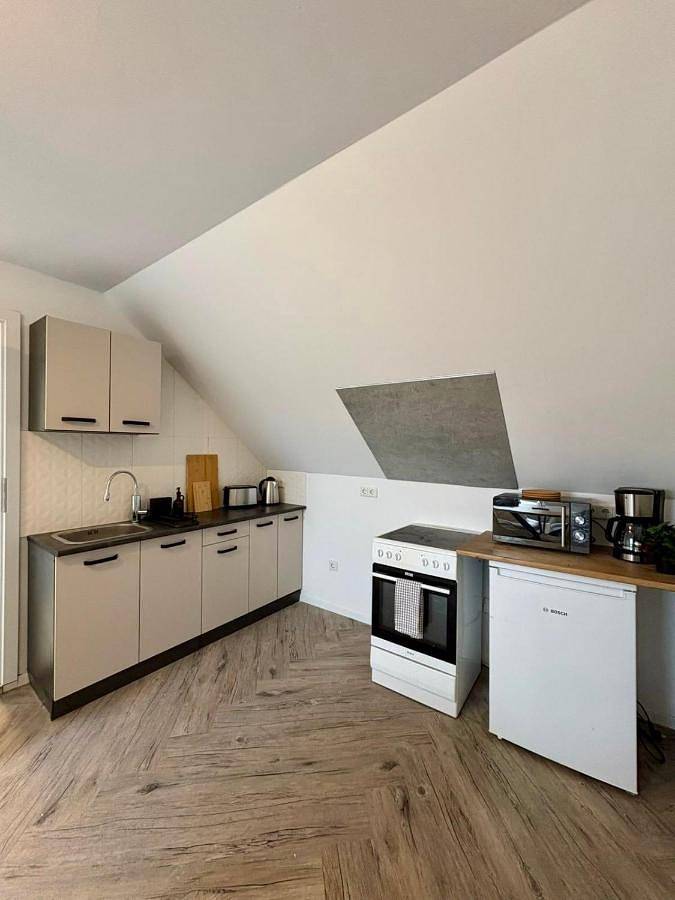 Ganze Wohnung, Modernes Apartment 4 für Monteure mit Parkplatz in Lampertheim in Lampertheim, Bergstraße