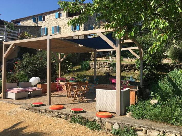Location de vacances pour 2 personnes, avec jardin et bassin pour enfant ainsi que piscine et vue, animaux acceptés à Joyeuse - 3