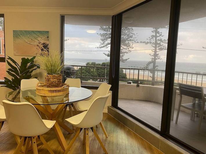 Holiday rental for 6 people, with sauna and balcony as well as pool in Burleigh Heads