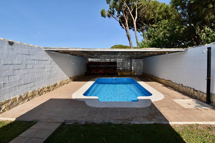 Chalet para 6 personas, con piscina además de jardín y terraza, Familias con niños en Chiclana de la Frontera