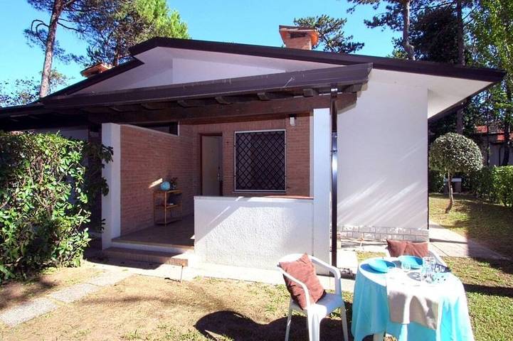 Bungalow für 6 Personen, mit Terrasse und Garten in Lignano Pineta