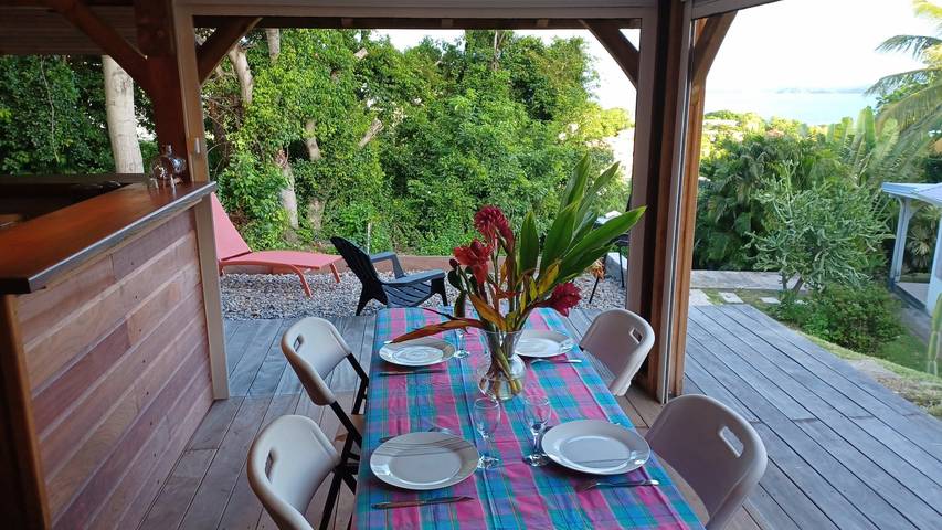 Gîte pour 2 personnes, avec terrasse ainsi que jardin et piscine