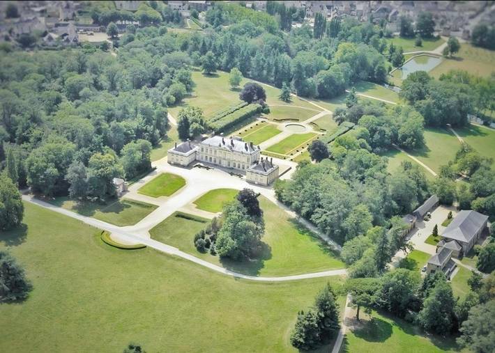 Chambre d’hôte pour 2 personnes, avec vue ainsi que piscine et jardin, animaux acceptés à Craon