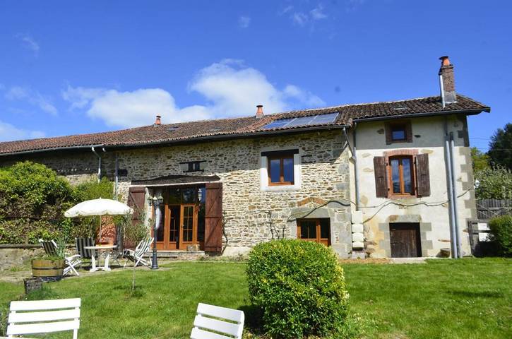 Location de vacances pour 8 personnes, avec vue sur le lac ainsi que jardin et vue à Saint-Bazile - 2