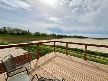 Gîte pour 2 personnes, avec jardin ainsi que balcon et vue à Fourques
