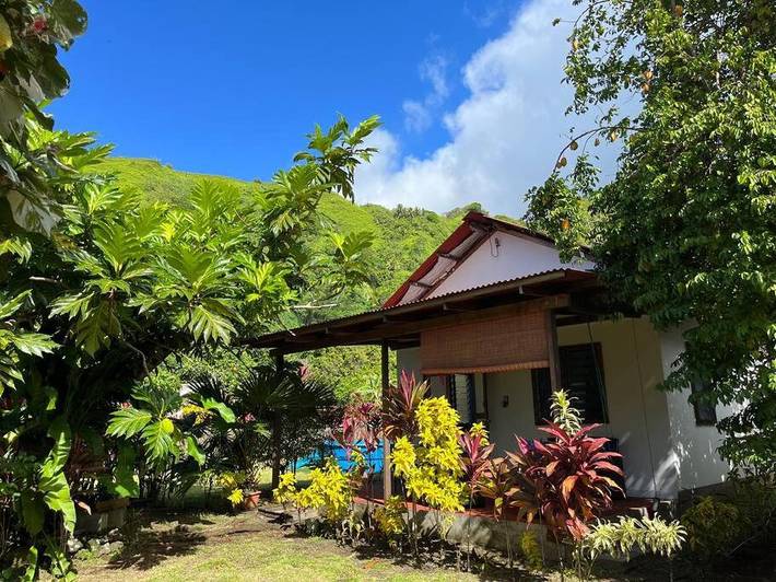 Chalet pour 6 personnes, avec jardin et vue ainsi que terrasse et piscine