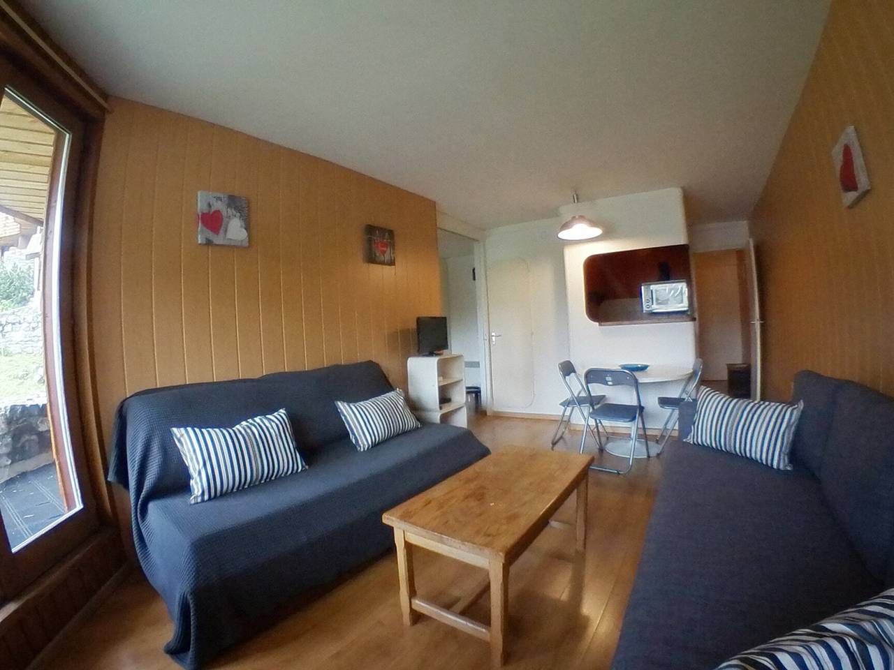 Apartamento entero, Apartamento 4 pers, a pie de pistas, Wifi, balcón, cerca del Village des Enfants in Morzine, Les Portes du Soleil