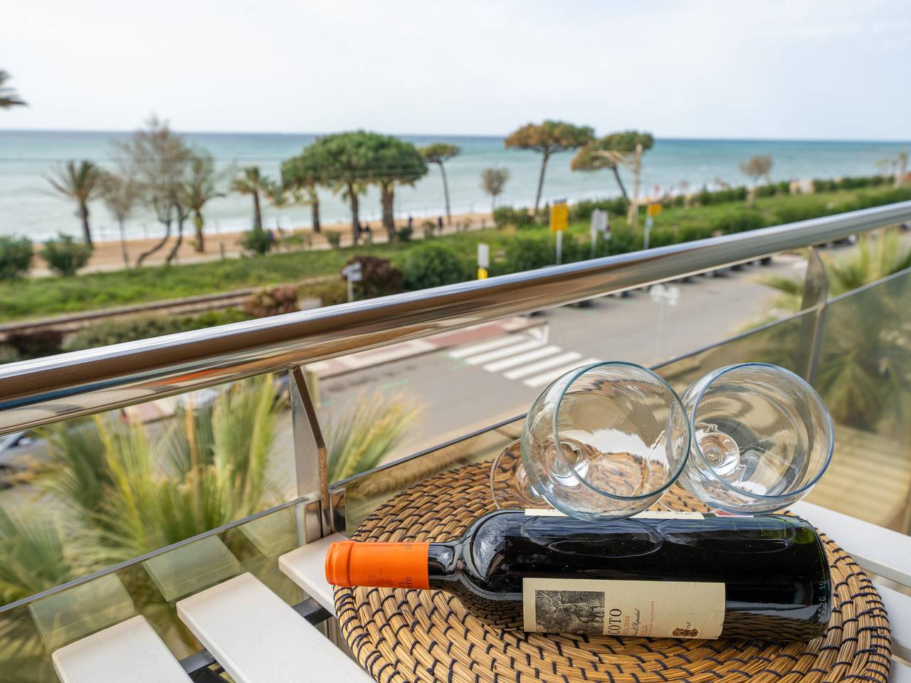 Entire apartment, Seaside apartment with Wi-Fi, air conditioning and parking in Pineda de Mar in Pineda de Mar, Costa del Maresme