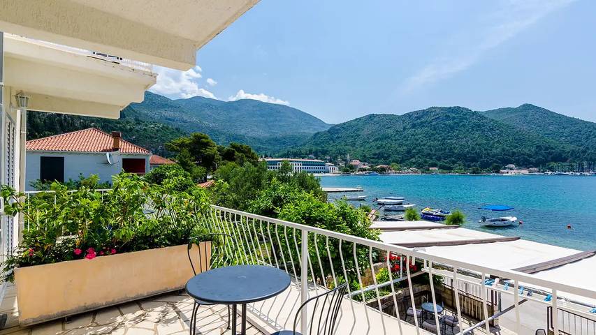 Chambre pour 2 personnes, avec terrasse - 1