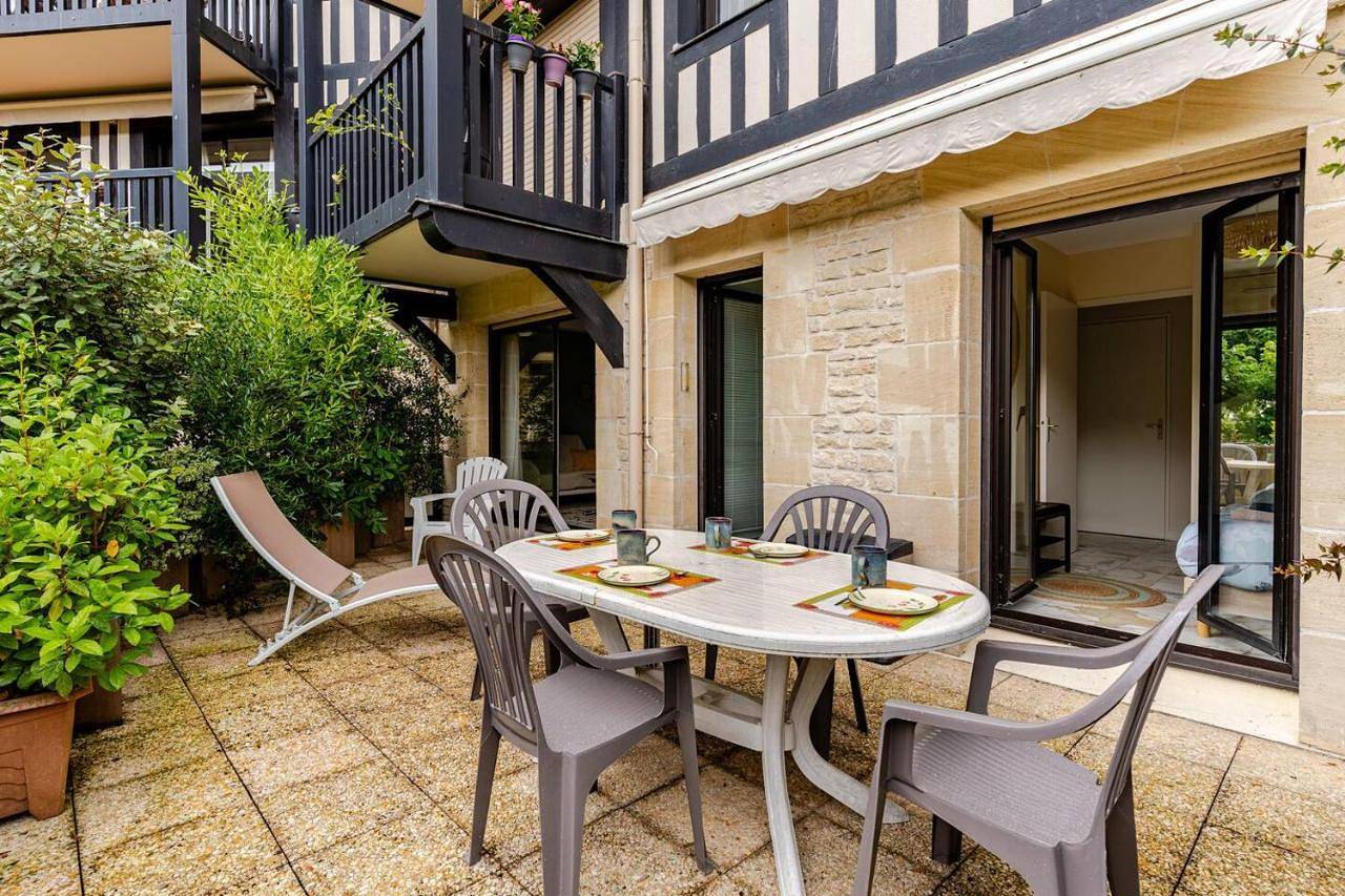 Appartement entier, Côté Jardin - Terrasse, Calme et Cosy in Deauville, Région de Lisieux