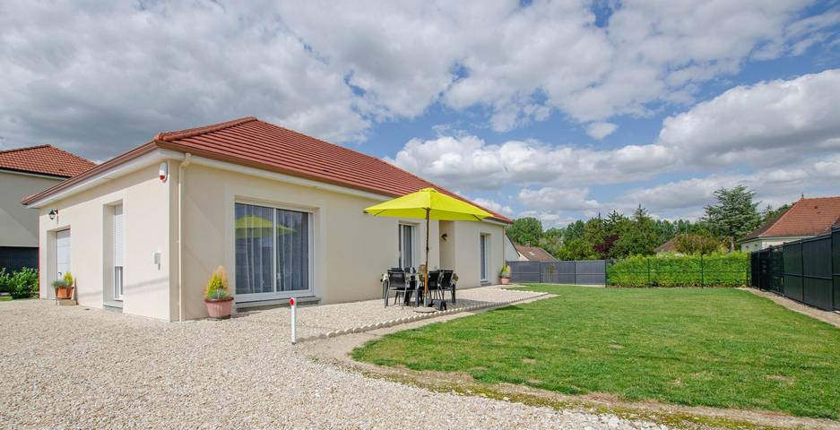 Gîte pour 6 personnes, avec jardin dans Savières