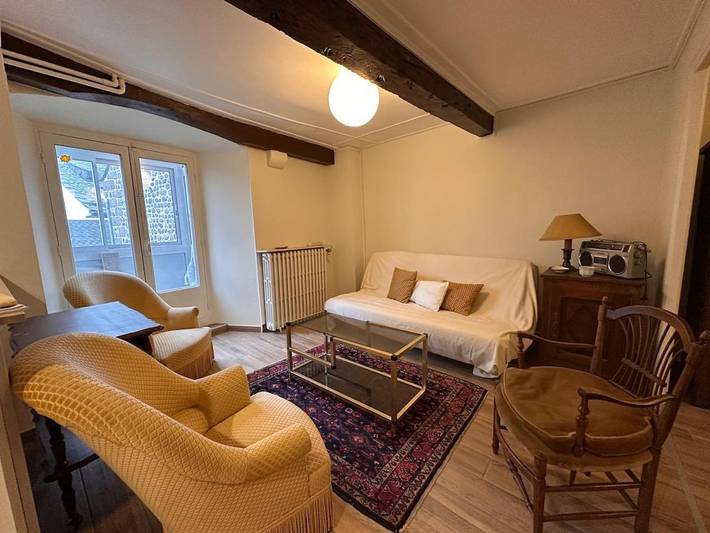 Location de vacances pour 8 personnes, avec balcon dans Office De Tourisme Du Pays De Murat Sud Auvergne