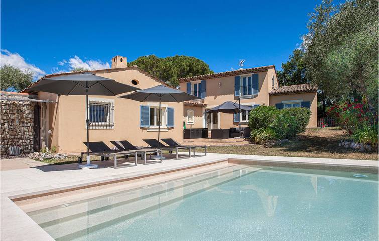 Location de vacances pour 10 personnes, avec piscine ainsi que terrasse et jardin, adapté aux familles à Saint-Cézaire-sur-Siagne - 2