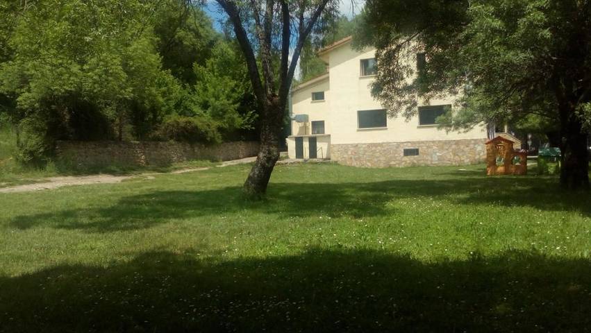 Hotel para 3 personas, con vistas además de jardín y terraza, Se admiten mascotas en Sierra Norte - 3
