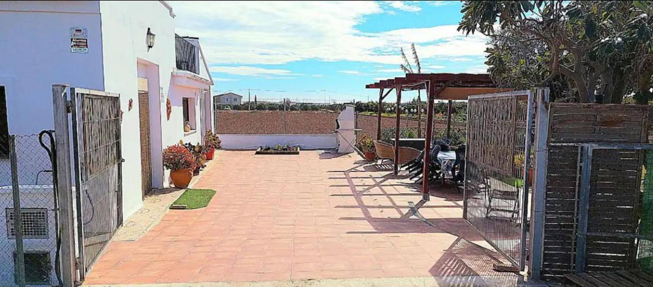 Three-Bedroom Townhouse in Valencia, Costa de Valencia
