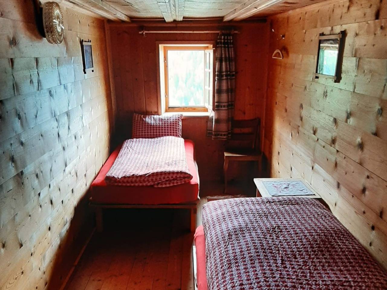 Ferienhaus Altes Walserhaus, Brün - 4.5 Zimmer Ferienhaus für max. 6 Pers. in Safiental, Alpenarena