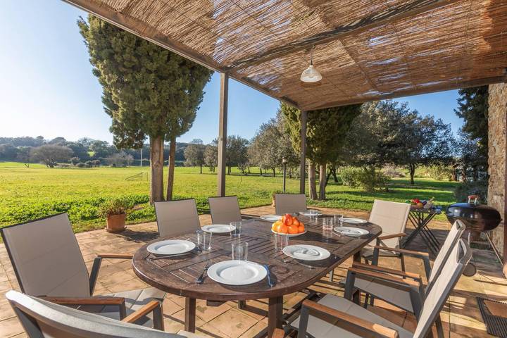 Casa rural para 18 personas, con terraza además de vistas y jardín en Clan