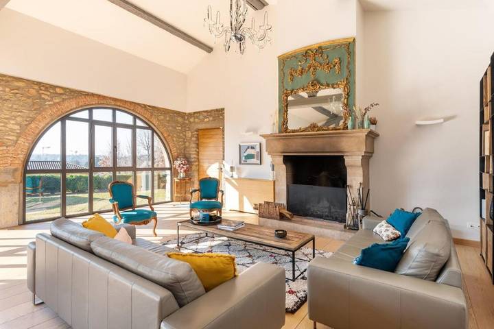 Location de vacances pour 14 personnes, avec sauna ainsi que piscine et jardin à Saint-Didier-au-Mont-d'Or - 2