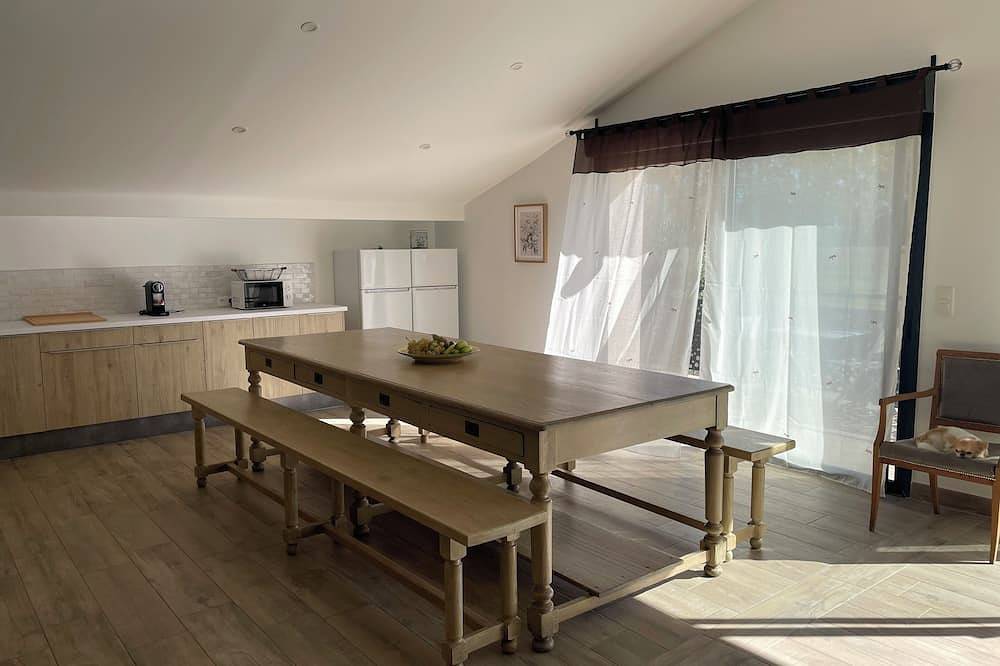 Large village house for 12 travelers in Marsillargues in the Petite Camargue. in Marsillargues, Côte d'Améthyste