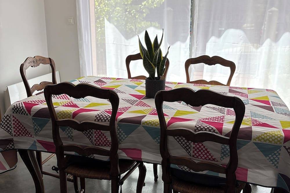 Ground floor of a house 50 m from the garrigue, 18 km from Nîmes, 30 km from the sea in Vergèze, Nimes region