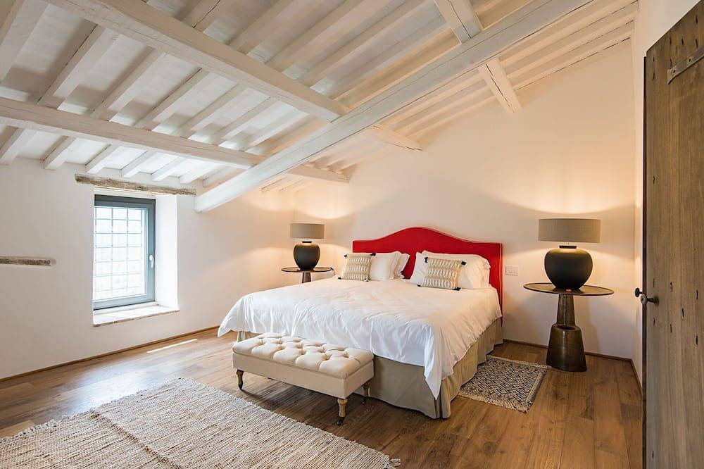 Villa in San Giovanni Del Pantano with 10 bedrooms sleeps 20 in Perugia, Perugia Province