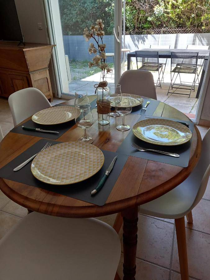 Appartement entier, One-Bedroom Apartment in Cabrières-d'Aigues, Parc naturel régional du Luberon