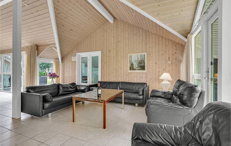 Ferienhaus für 14 Personen, mit Terrasse und Whirlpool sowie Garten und Pool in Marielyst - 4