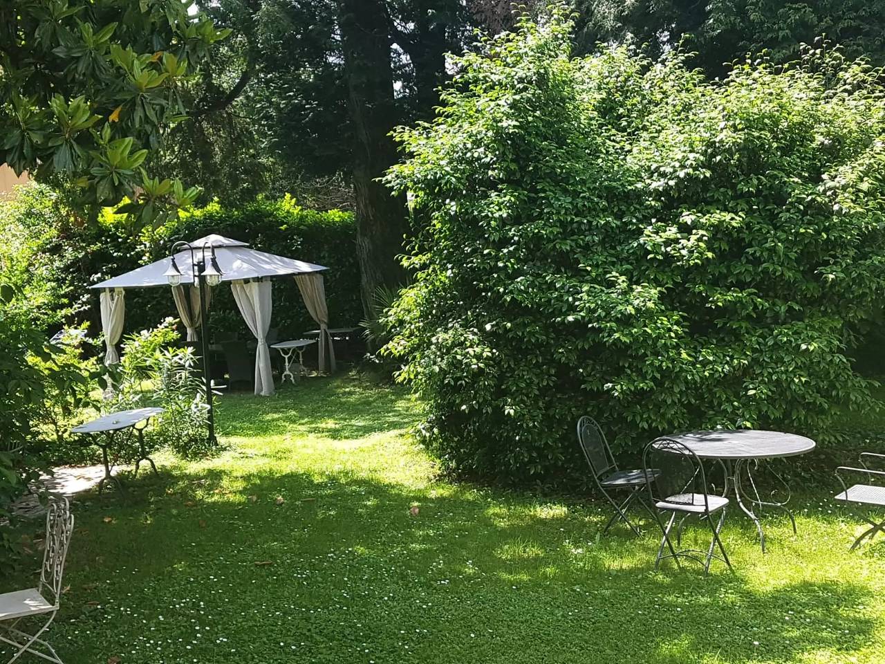 Casa 7 Persone in Maccagno, Maccagno con Pino e Veddasca