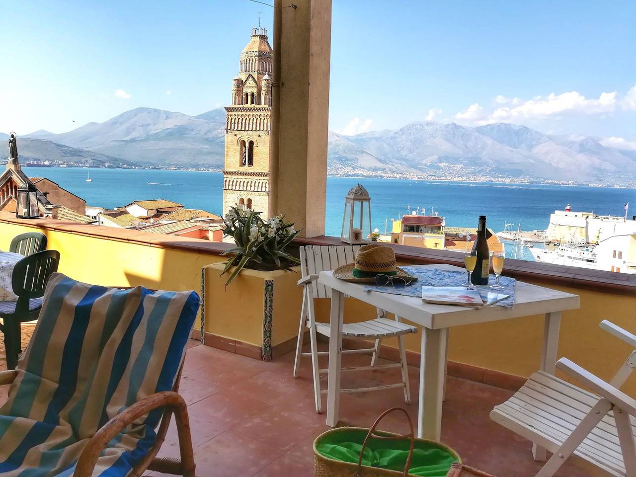 Entire apartment, Domhaus mit Blick auf den Golf von Gaeta in Gaeta, Latina Province