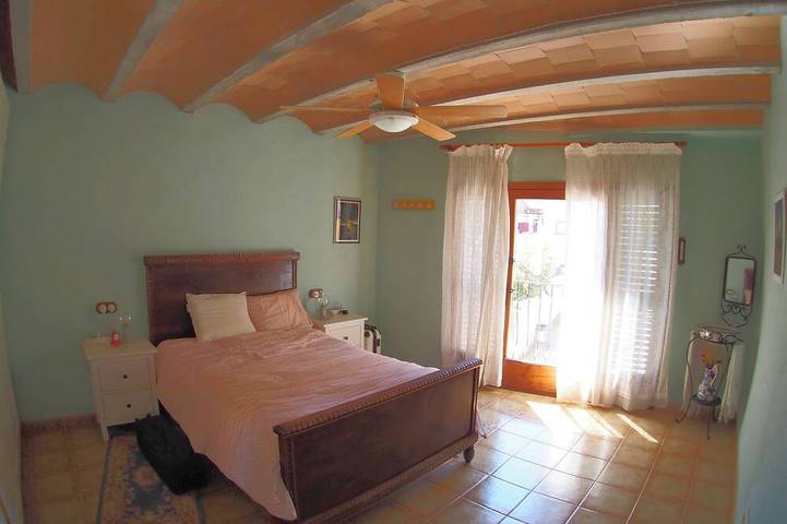 Location de vacances pour 7 personnes, avec balcon ainsi que jacuzzi et piscine à Bellcaire d'Empordà - 2