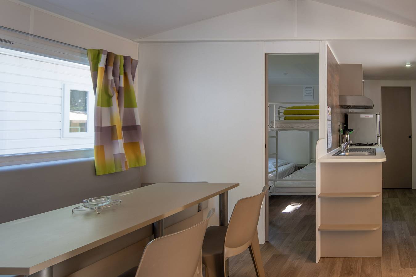 Mobil-home 'Confort C - 1-5 Pers' avec piscine partagée, terrasse privée et jardin commun in Lavilledieu, Ardèche