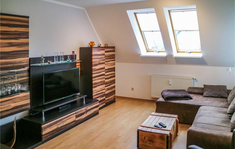 Ganze Ferienwohnung, Modernes Apartment mit Terrasse, Parkplatz & TV in der Nähe von Warnemünde Strand in Warnow - West, Rostock und Umgebung