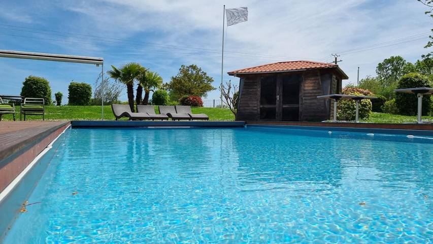 Hôtel pour 4 personnes, avec piscine ainsi que jardin et vue, animaux acceptés à Héric - 2