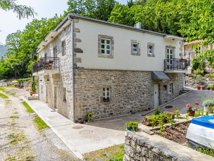 Maison d’hôte pour 2 personnes, avec balcon ainsi que vue et jardin