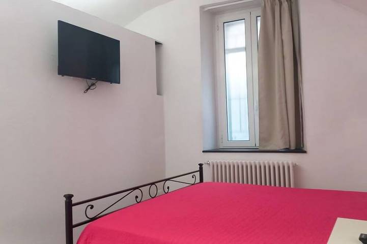 Entire apartment, Pria du Baxo - Historic center, 100 m from the beach; renovated old house in Noli, Riviera di Ponente