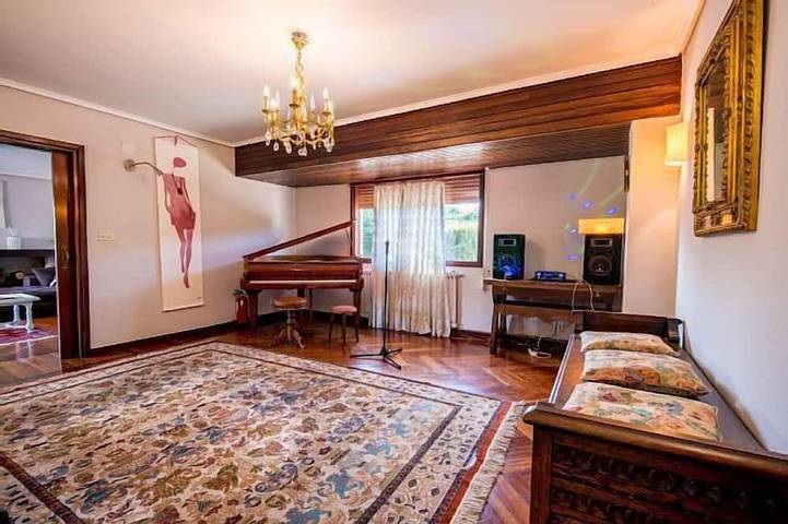 Location de vacances pour 8 personnes, avec Balcon et Jacuzzi ainsi que Jardin et Piscine à Getxo - 2