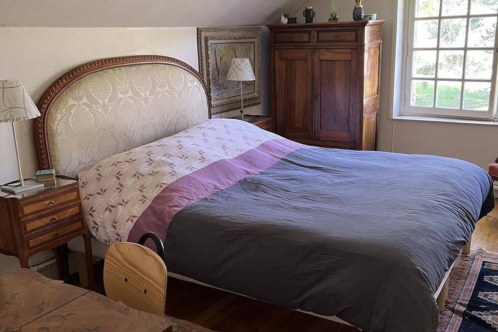 Riverside Character House With Outbuilding in Ménilles, Évreux region