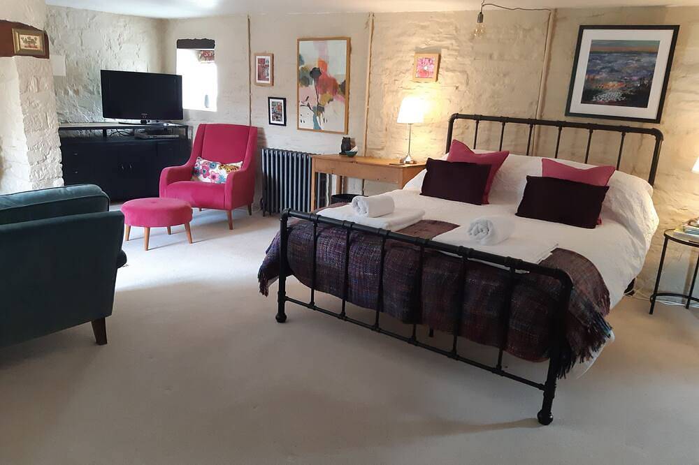 Unique suite full of character with own entrance in Wedmore, Somerset