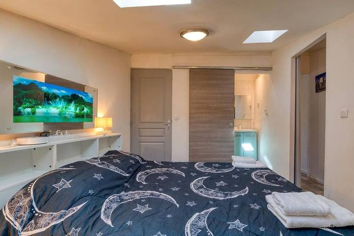 Entire apartment, "Transversal 3" 1-bedroom apartment-Wifi-AC-Parking optional. in Pézenas, Mediterranean Coast (France)