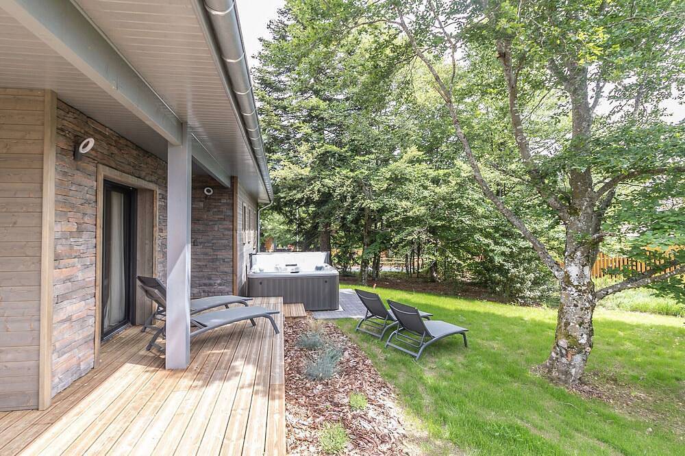 Luxury Lodge Near Golf Course with Private Jacuzzi and Spa Access in Le Chambon-sur-Lignon in Le Chambon-sur-Lignon, Massif Central
