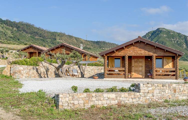 Ferienhaus für 5 Personen, mit Pool und Terrasse