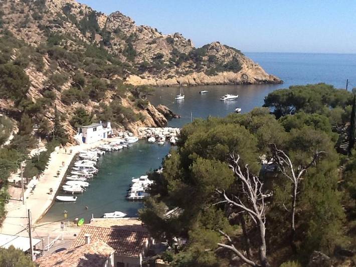 Location de vacances pour 2 personnes, avec Terrasse ainsi que Jardin et Vue à Ensuès-la-Redonne