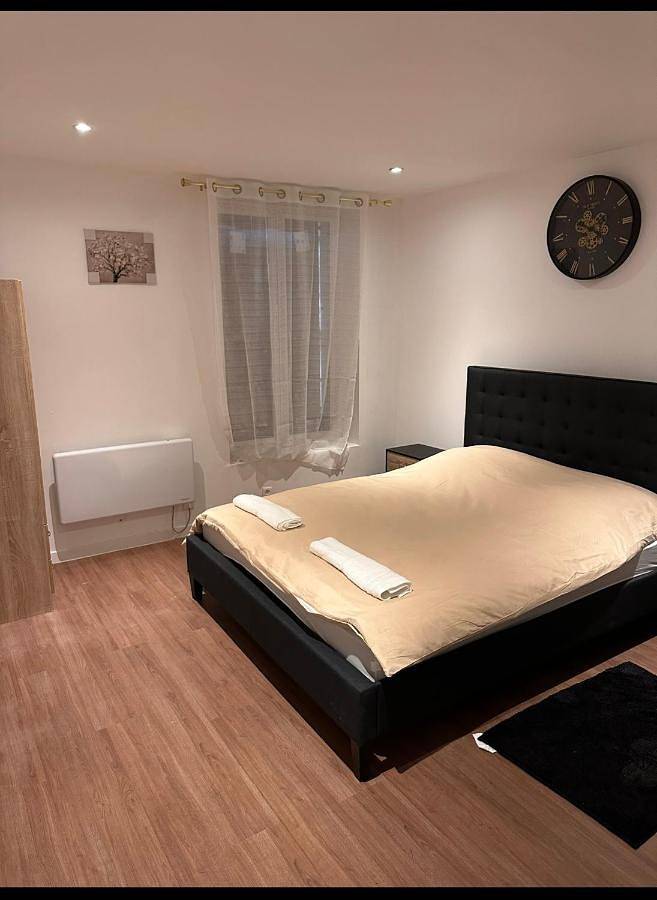 Appartement entier, One-Bedroom Apartment in Monthyon, Seine-et-Marne