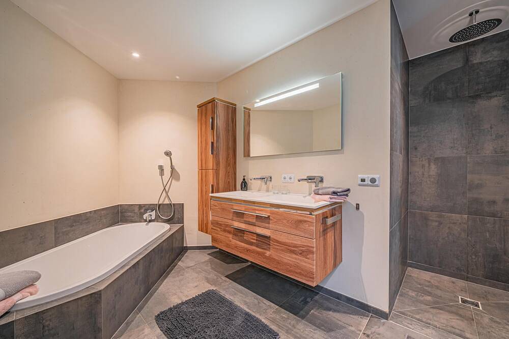Ganze Wohnung, Moderne Ferienwohnung mit Garten und Terrasse in Jochberg, Kitzbüheler Alpen