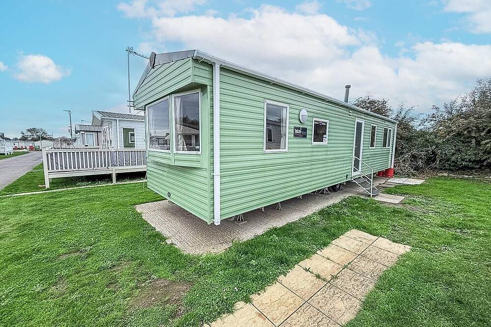 8 berth caravan at California Cliffs by Scratby beach in Norfolk in California (Great Yarmouth), Great Yarmouth