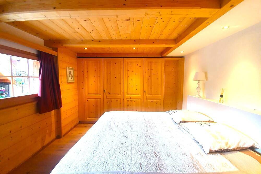 Magnifique chalet familial \"La Marmotte\" avec terrasse et balcon. Val d'Hérens in Trogne (St-Martin), Saint-Martin (VS)